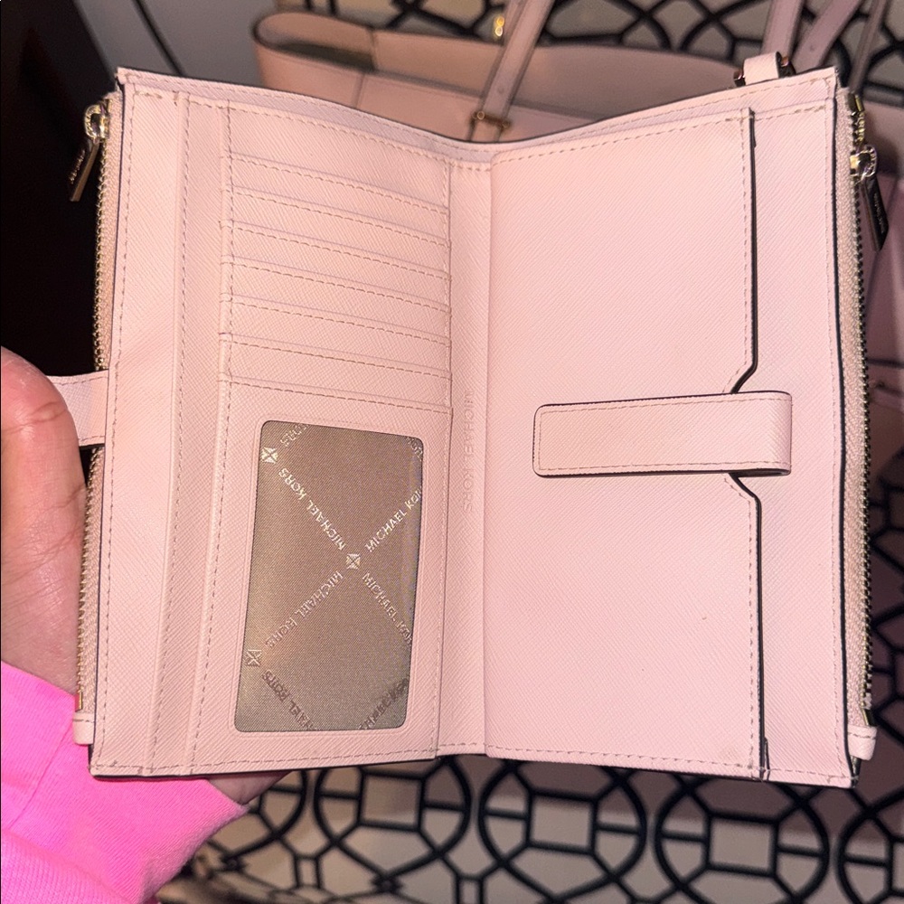 Michael Kors Blush Pink Tote and Matching Wallet - Picture 8 of 8